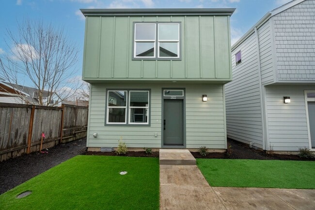 Building Photo - Move In Special Up to 3 Months Free !! New...