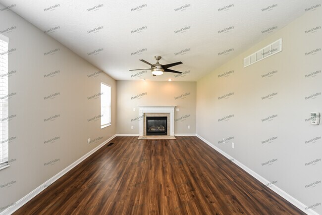 Building Photo - 113 Songbird Ct