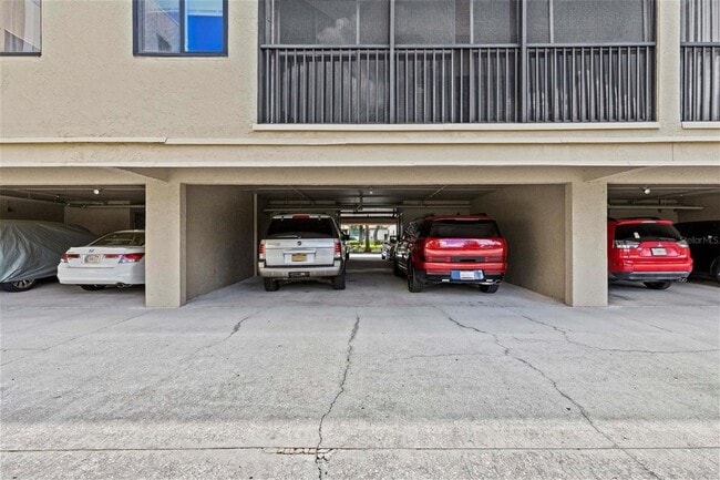 Building Photo - 1942 Golf View Dr