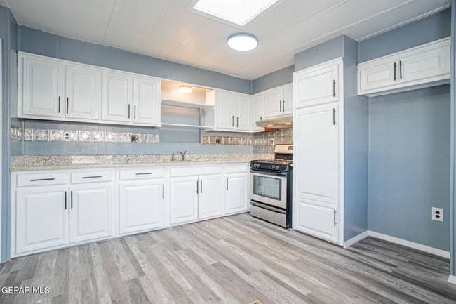 Building Photo - 228 Territory Dr