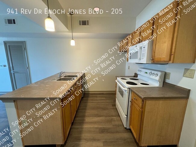 Building Photo - Spacious 1 bed/1 bath near DOWNTOWN!! Avai...