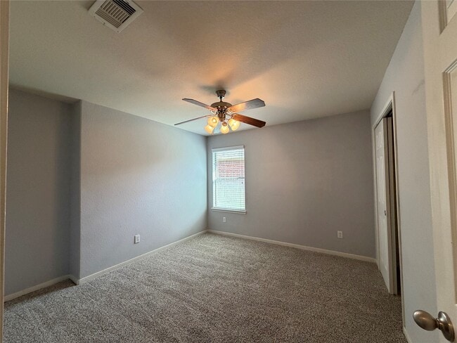 Building Photo - 8023 Clover Leaf Dr