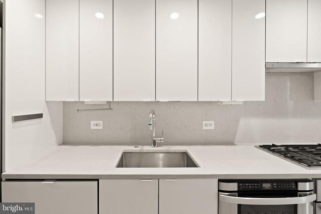 Building Photo - 1311 13th St NW
