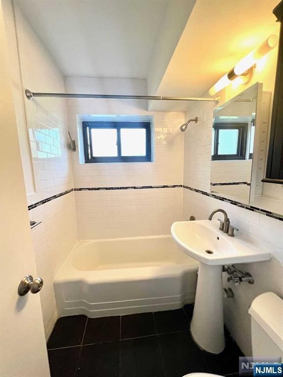 Building Photo - 3020 Edwin Ave