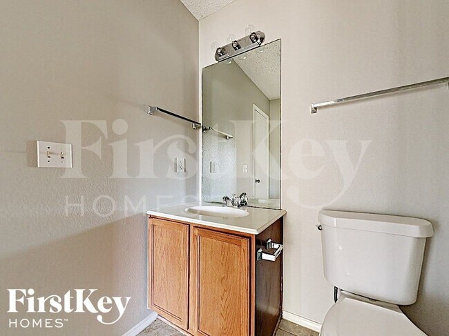 Building Photo - 1600 Shady Shores Dr