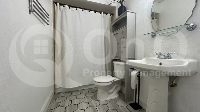 Building Photo - 409 Stoneybrook Dr