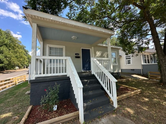 Building Photo - 1601 Center St S