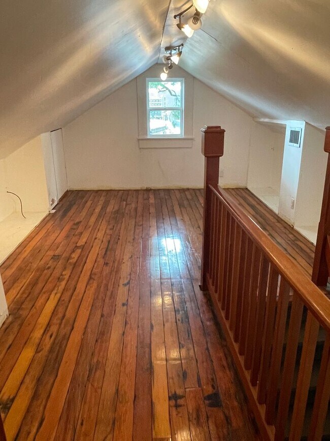 Building Photo - Single Family Home in Quiet Gentilly Neigh...