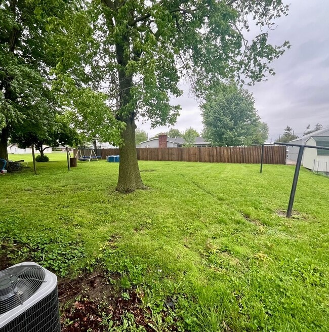 Building Photo - Two Bedroom House in Jerseyville