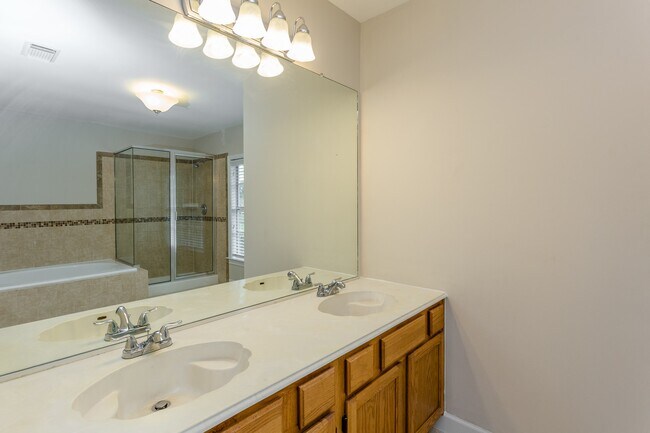 Building Photo - 1123 Cascade Creek Dr