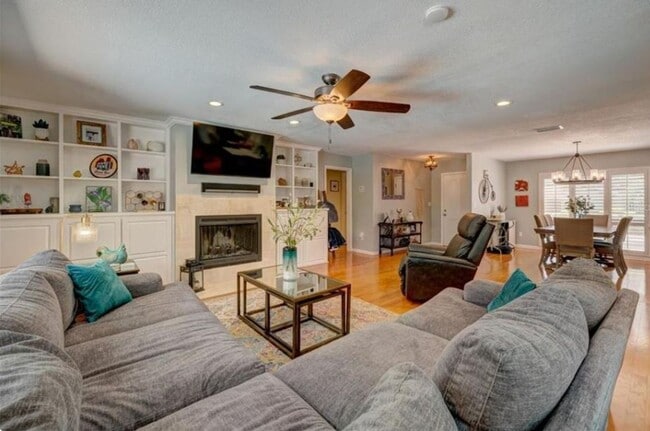Building Photo - 3203 Stoneybrook Ln