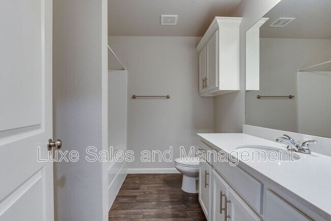 Building Photo - 407 Vail Cir