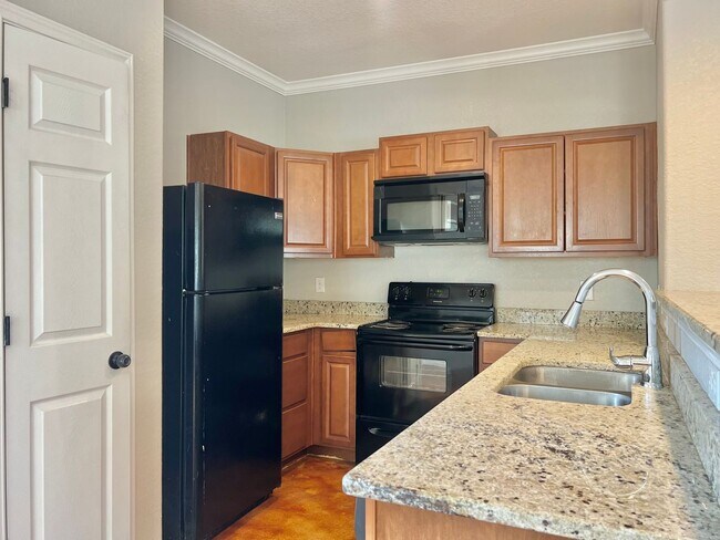 Building Photo - 5107-5109 Flipper Dr