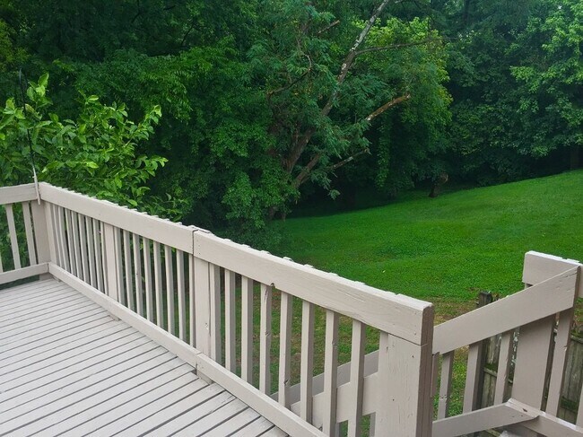 Building Photo - COMING SOON... Spacious 3R/1.5BA in Wilson...