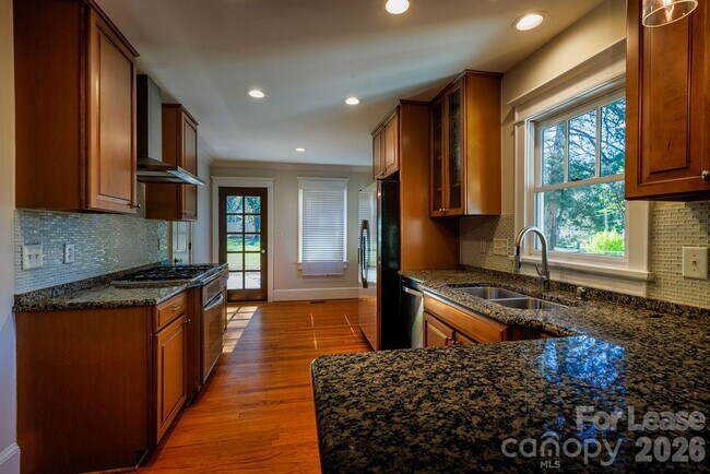 Building Photo - 435 Walnut Ave