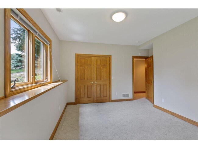 Building Photo - 960 Bayside Ln