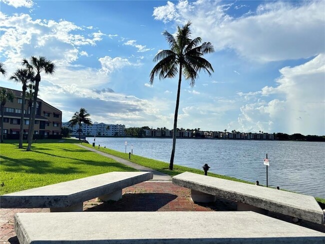 Building Photo - 15525 Miami Lakeway N