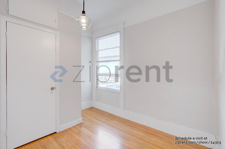 Building Photo - Unit