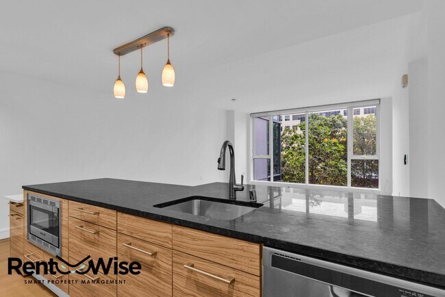 Building Photo - 631 Folsom St