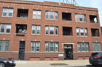 Building Photo - Lovely 2 bedroom in the heart of Ukrainian Village