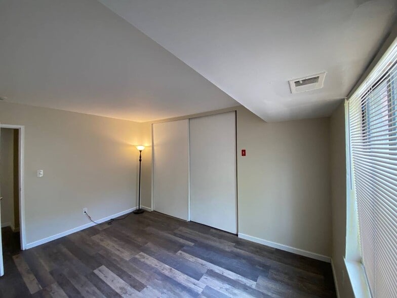 Building Photo - 50 Gibbs Rd