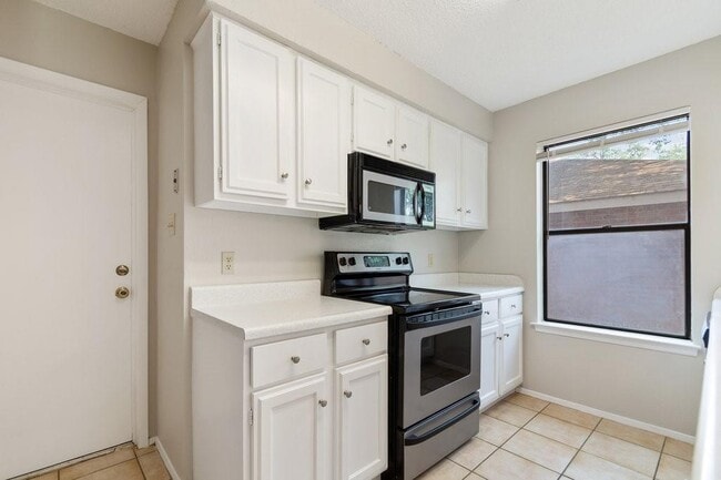 Building Photo - 10211 Missel Thrush Dr
