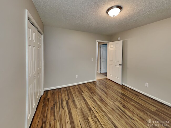 Building Photo - 305 Hester Ct