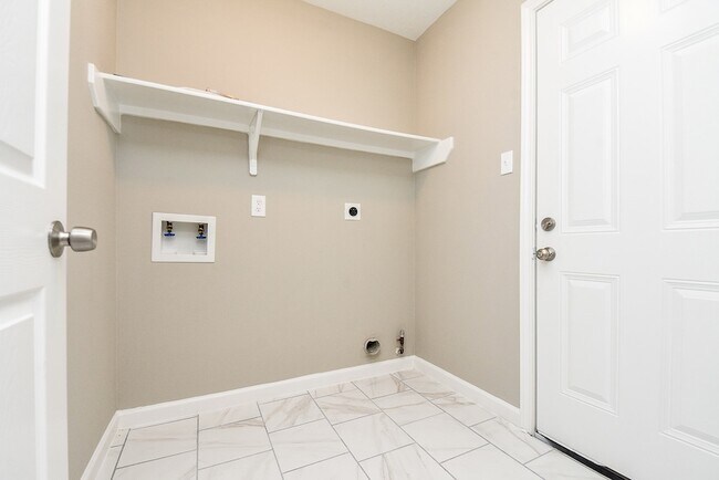 Building Photo - 7818 Summer Pl Dr