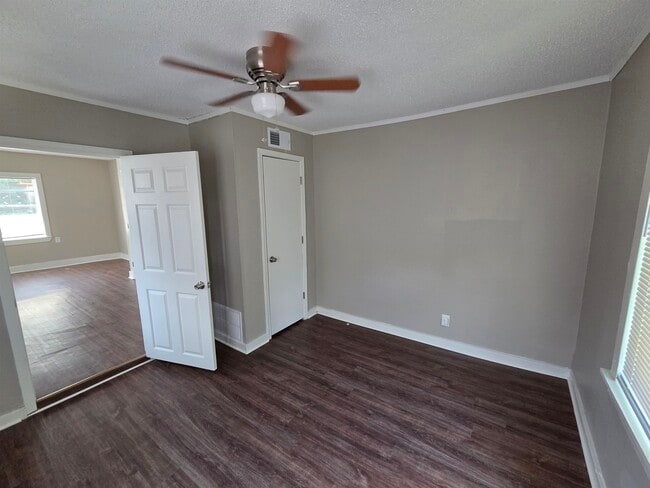 Building Photo - 1558 Tayner St