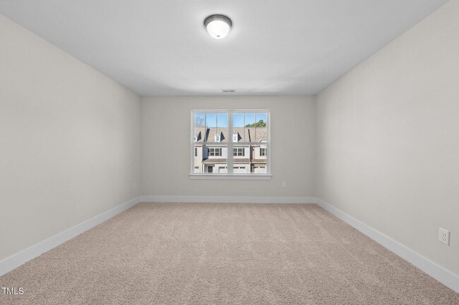 Building Photo - Deluxe 3 Bedroom End Unit Townhome - Avail...