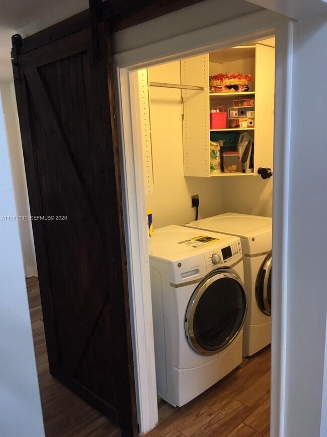 Building Photo - 8421 SW 28th St