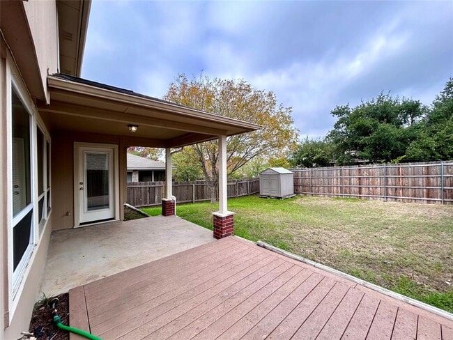 Building Photo - 1104 Doras Dr