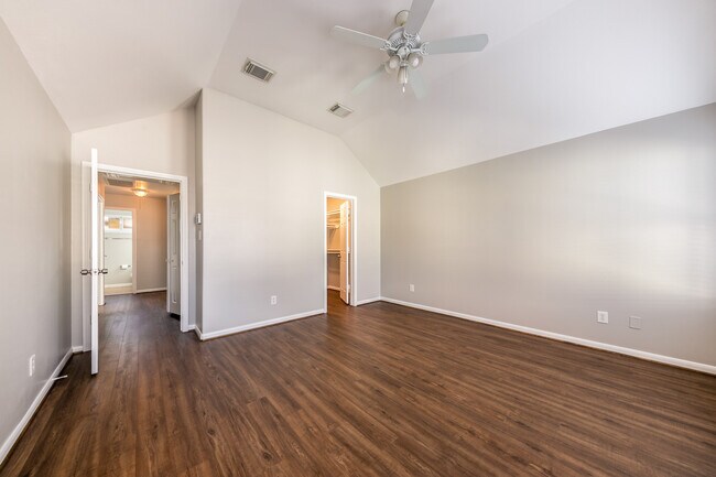 Building Photo - 2218 Naomi St