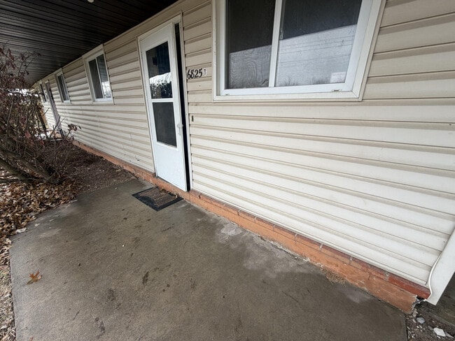 Building Photo - 6825 N Brown Station Dr