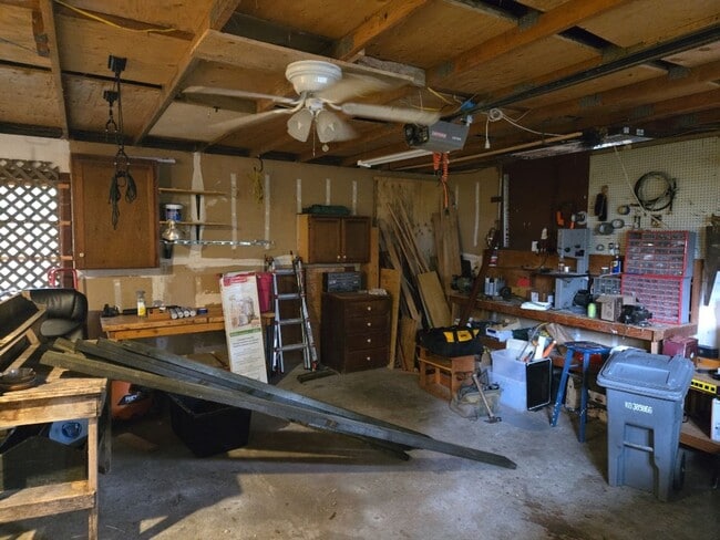 Building Photo - Pet Friendly! Redwood views! 3-bedroom hom...