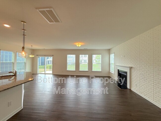 Building Photo - 14929 Baldridge Dr