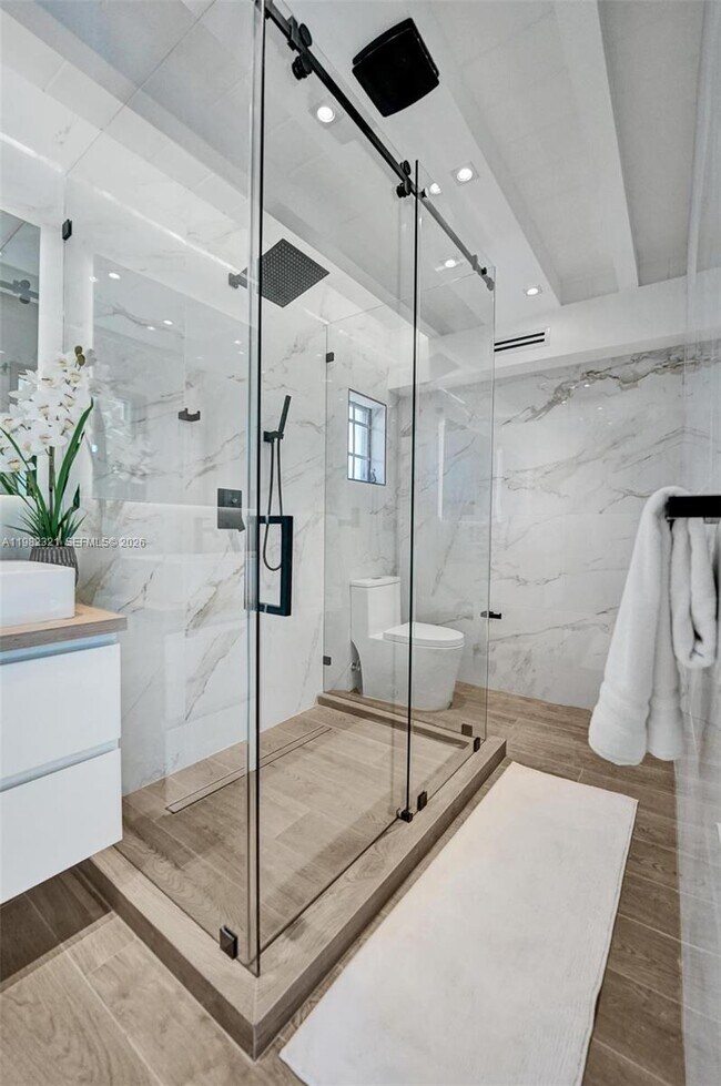 Building Photo - 2066 NE 174th St