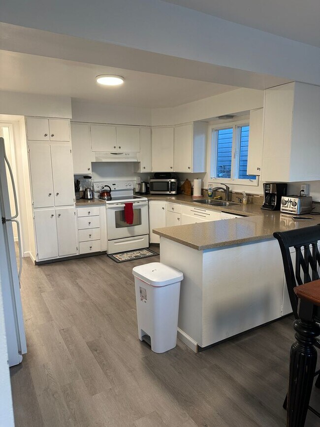 Building Photo - 521 N St