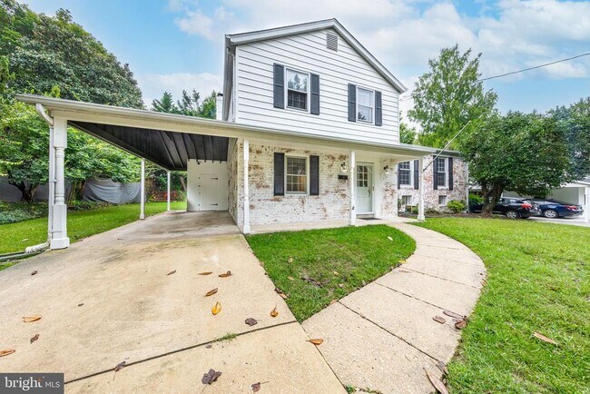 Building Photo - 615 Smallwood Rd