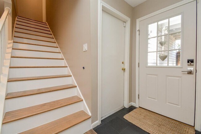 Building Photo - 2600 Nantucket Dr