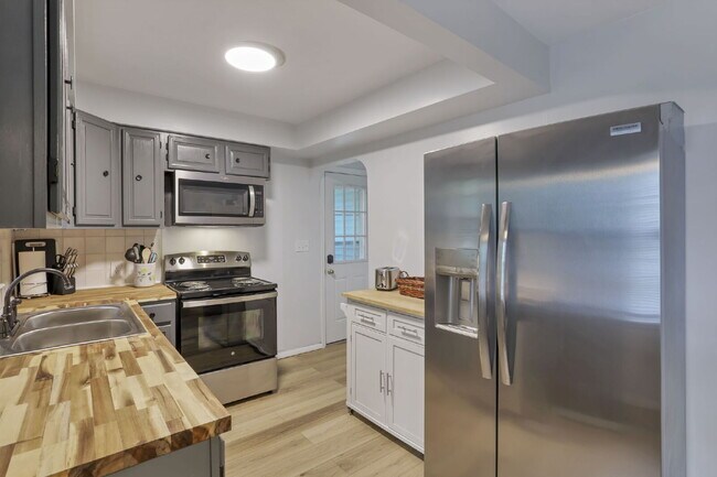 Building Photo - Beautifully Updated 3-Bedroom Home – Spacious, Modern, and Move-In Ready!