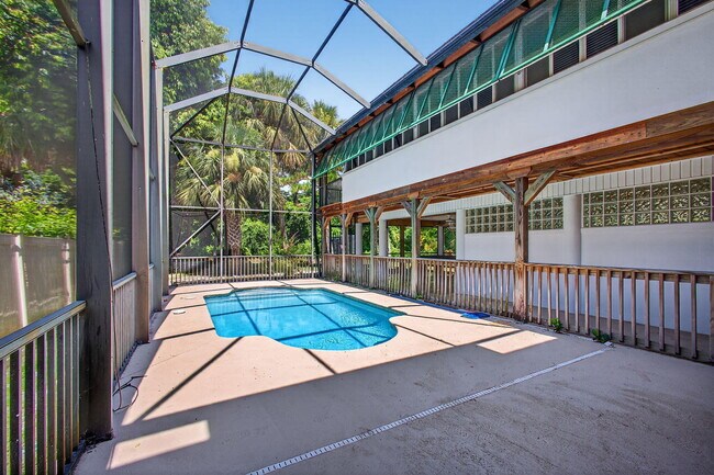 Building Photo - 1042 SE St Lucie Blvd