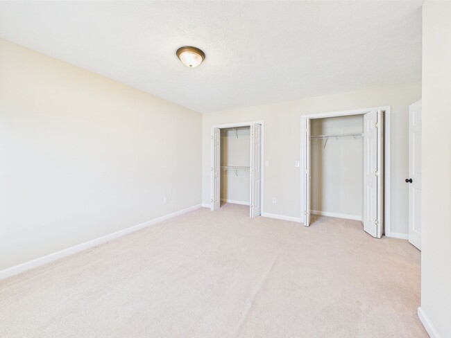 Building Photo - Bright & Spacious 4-Bedroom Home Located i...