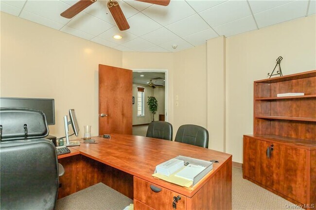 Building Photo - 5 Fair Lawn Dr