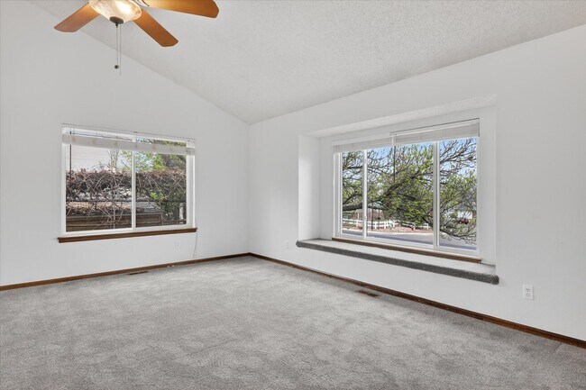 Building Photo - 4BR/4BA Updated Home with Finished Basement Suite & Landscaped Yard