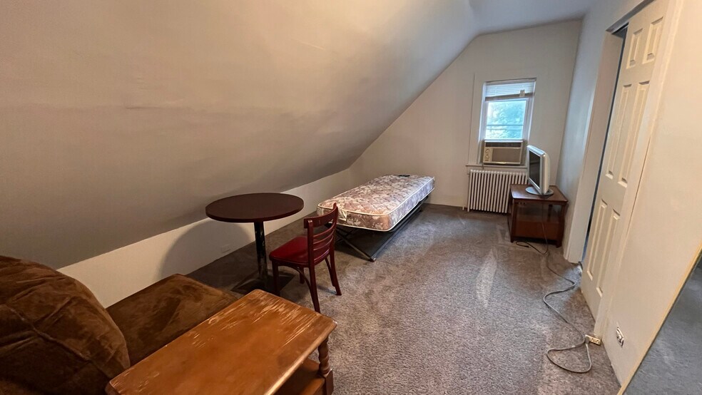 Building Photo - 5859 Hobart St