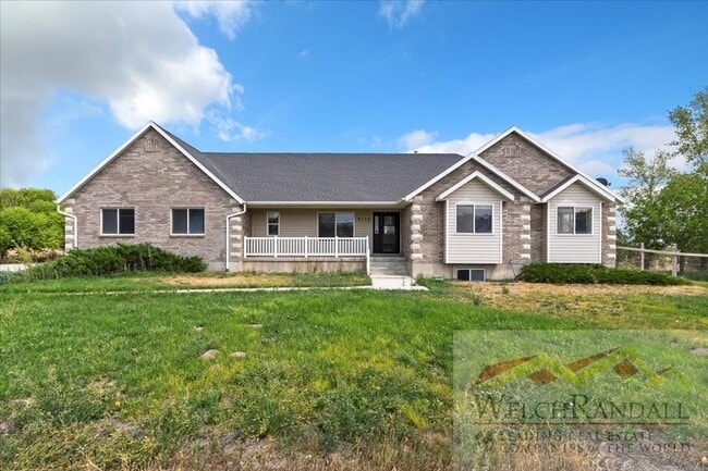 Primary Photo - Spacious Single Family Home With Attached ...