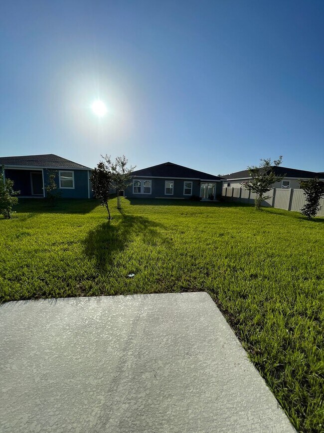 Building Photo - BEAUTIFUL BRAND NEW 2022 Home in the new S...