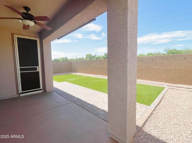 Building Photo - 2239 W Donner Dr