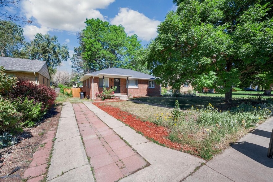 Building Photo - Classic brick Montclair home with covered ...